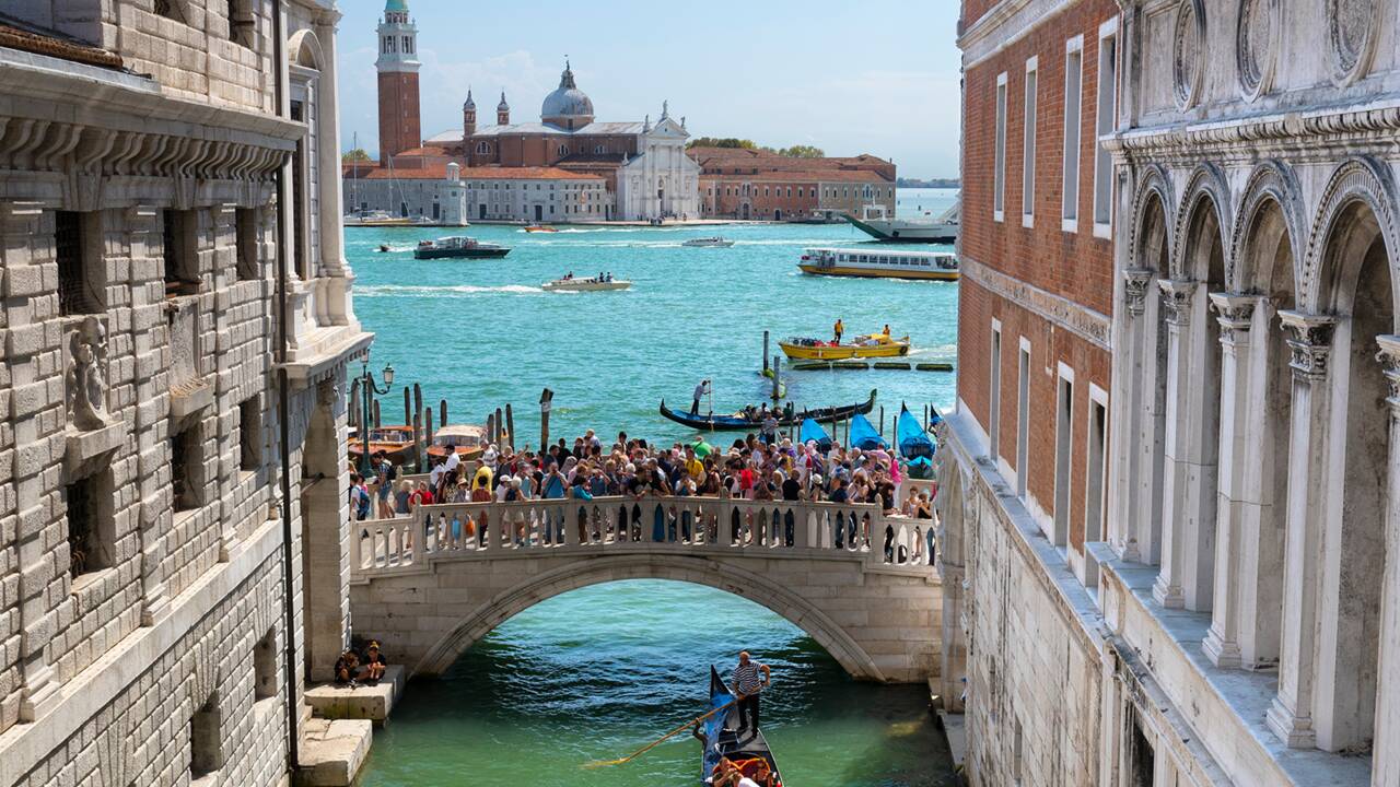 Venise va bientôt imposer une taxe aux touristes pour entrer dans la ville