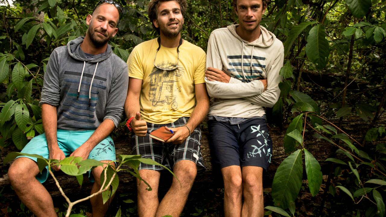 A la découverte du Gabon sauvage avec trois surfeurs bretons