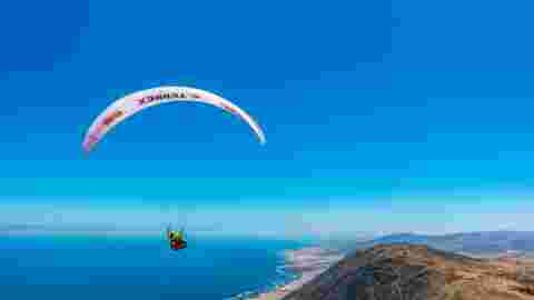 Ils ont relié la Patagonie chilienne au Pérou en parapente