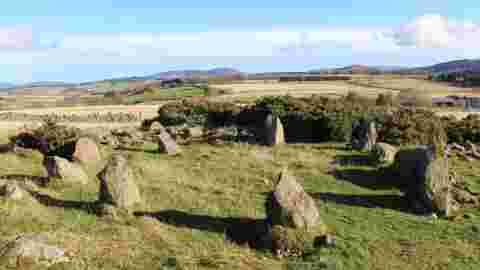 En Ecosse, un cercle de pierres "vieux de milliers d'années" aurait en réalité été construit par un fermier il y a 20 ans