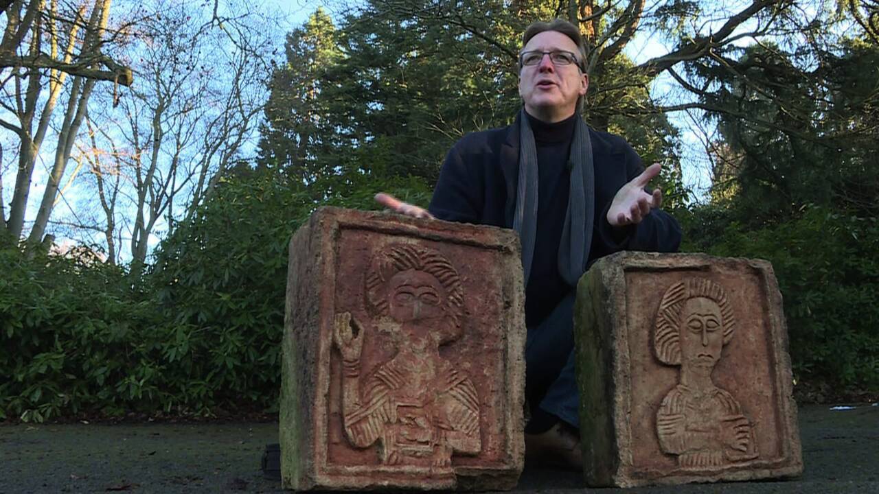 Deux gravures espagnoles vieilles d'au moins 1000 ans retrouvées dans un jardin anglais après avoir été dérobées