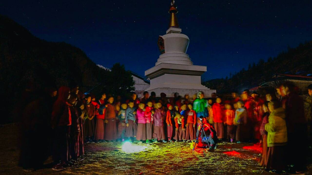 Au Népal, la "marche aux étoiles" de deux passionnés d'astronomie