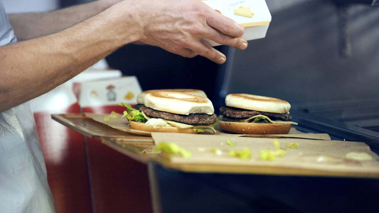 Tri des déchets: les fast-food ont deux mois pour proposer des solutions