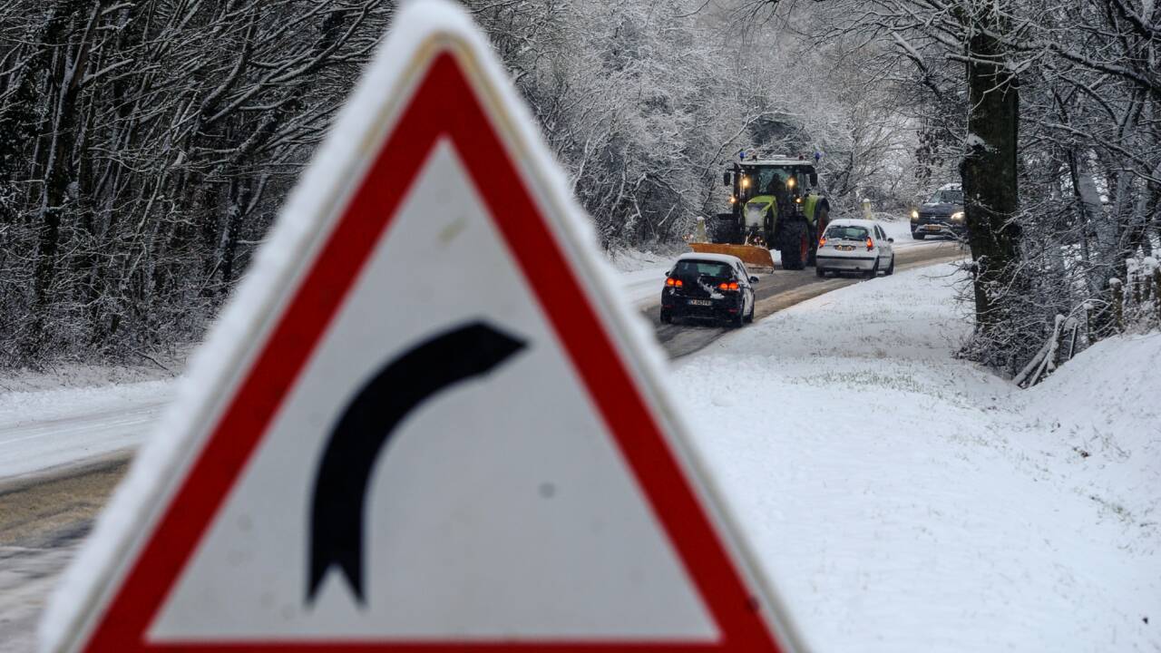 Routes coupées par la neige en Savoie, environ 600 personnes hébergées