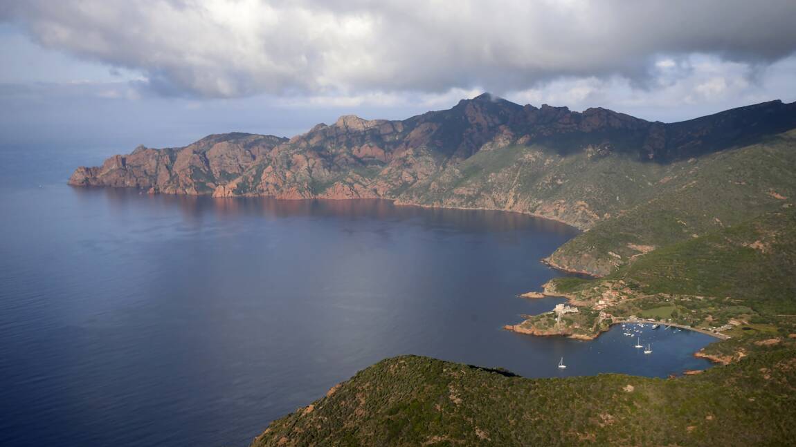 Corse: 9 associations demandent à Rugy de protéger la réserve de Scandola