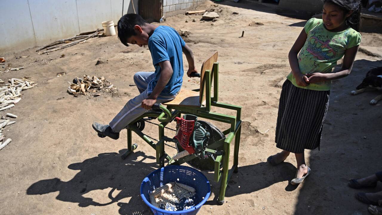 Des vélos recyclés en machines multi-usages par une communauté maya du Guatemala