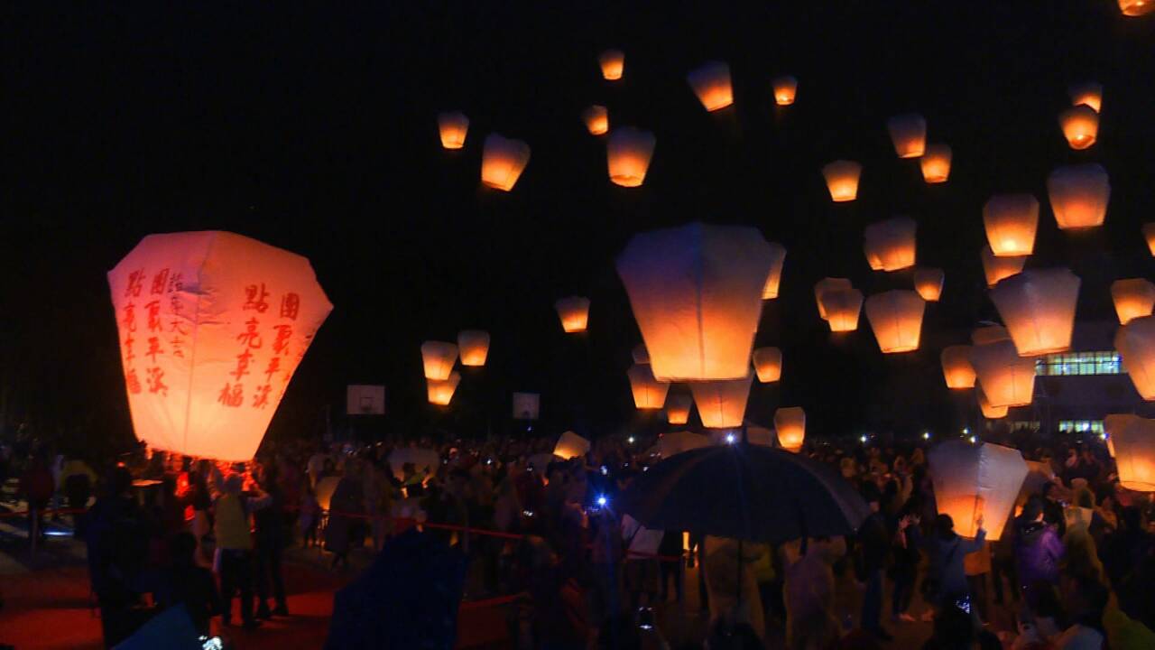 A Taïwan, le ciel s'illumine à l'approche du festival des lanternes