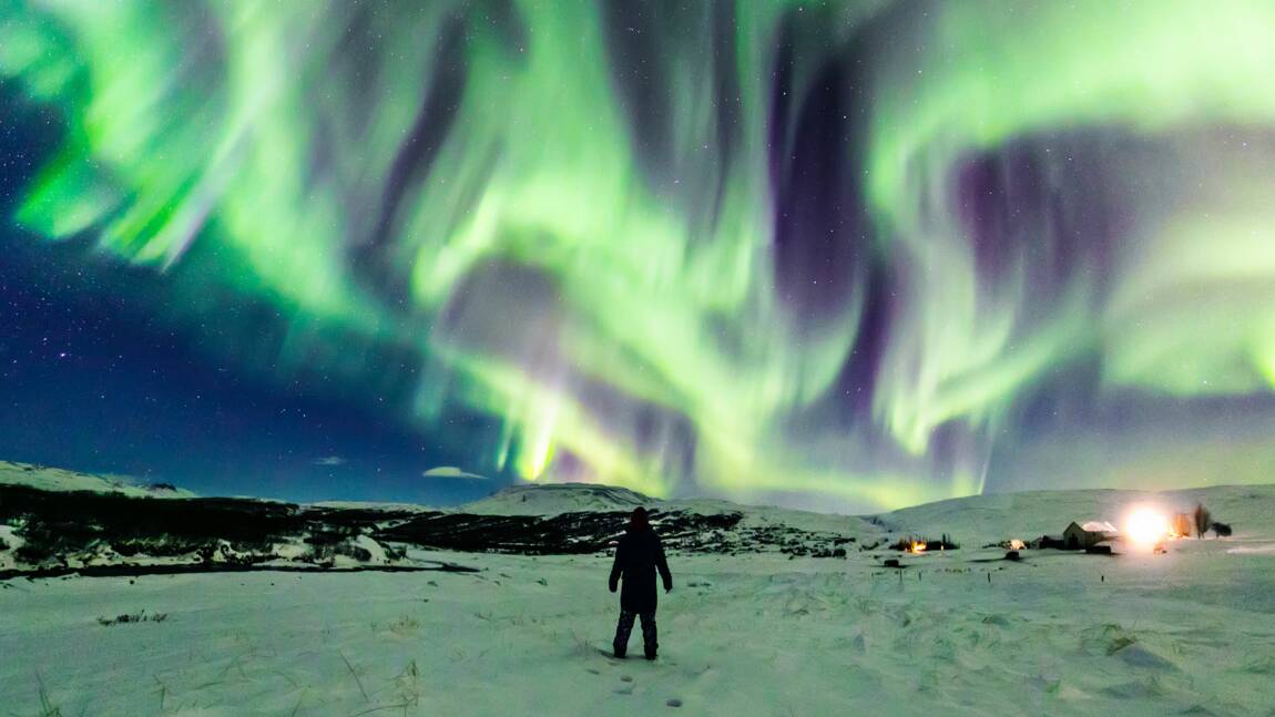 En Islande, une incroyable aurore boréale en forme de dragon