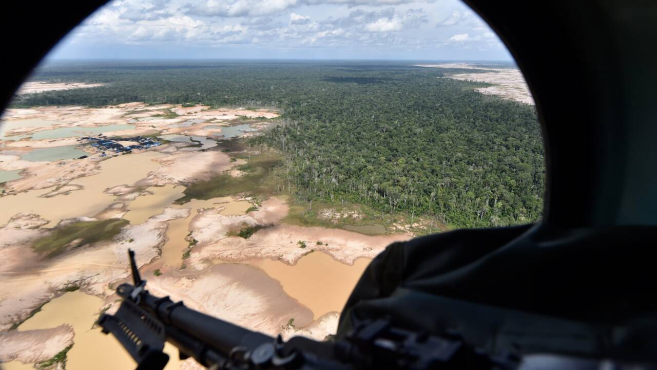 Pérou: des bases militaires en Amazonie pour combattre les mines illégales
