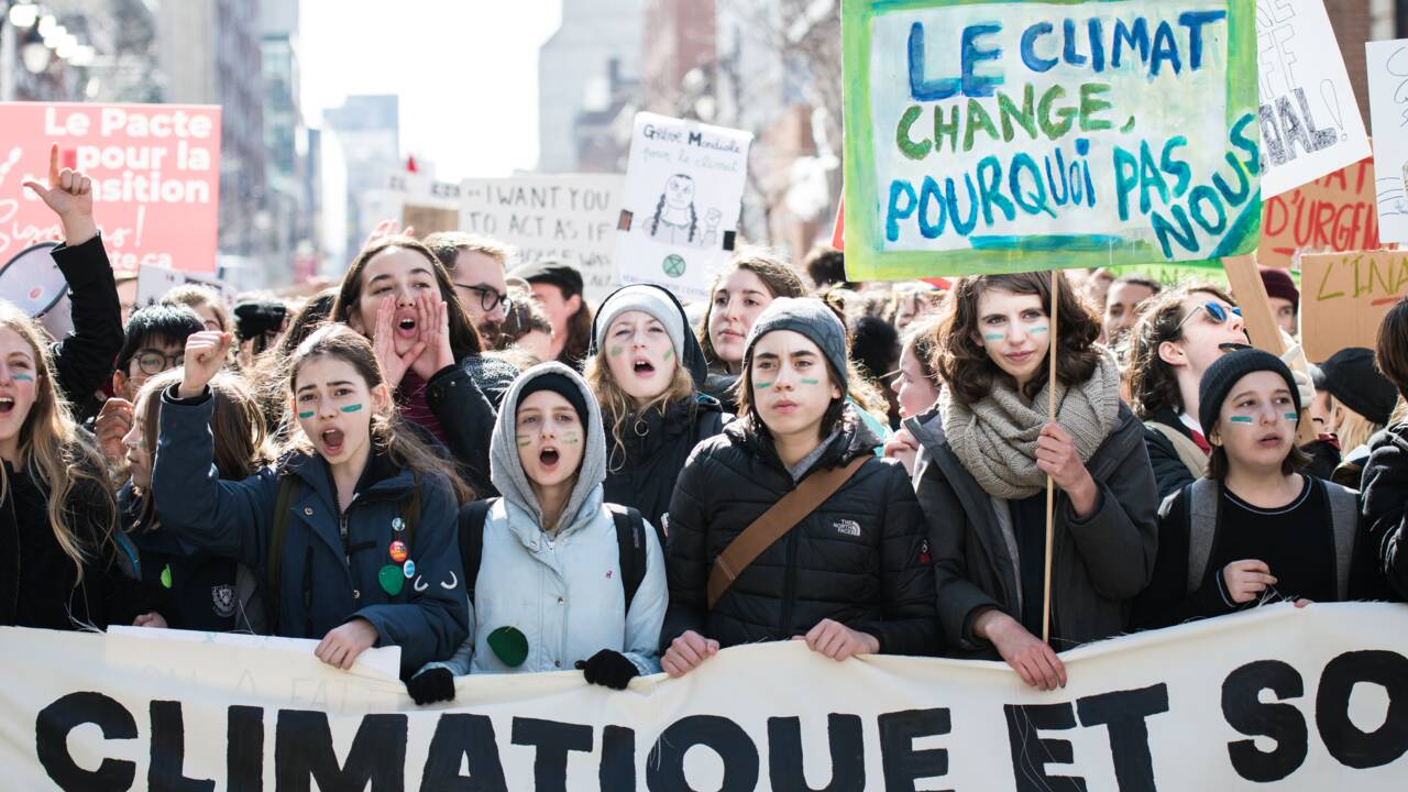 Climat: plusieurs milliers de jeunes dans les rues de Montréal
