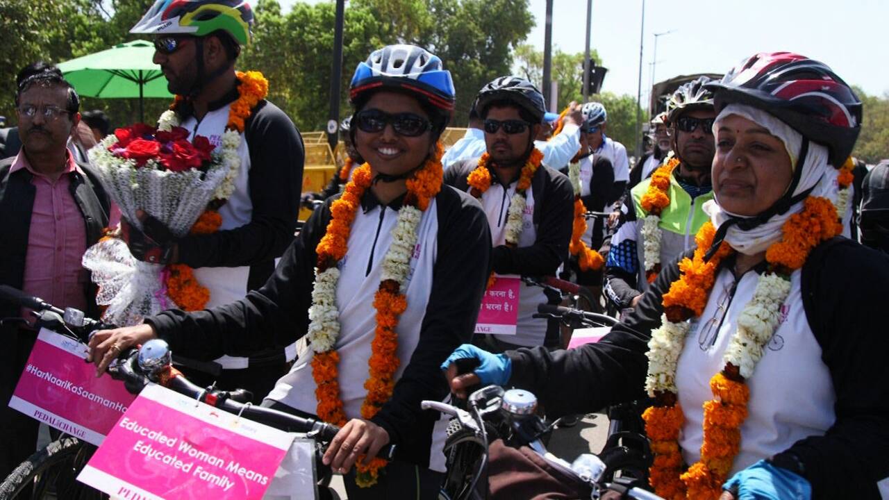 En Inde, des cyclistes se lancent dans un périple de 1500 km pour l'égalité hommes-femmes