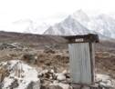 Sur l'Everest, des toilettes sèches installées à 7000 mètres d'altitude