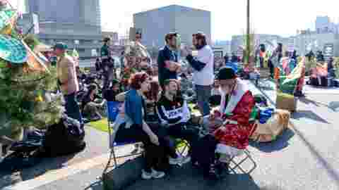 Sixième jour de blocages "écologiques" à Londres, 715 arrestations depuis lundi