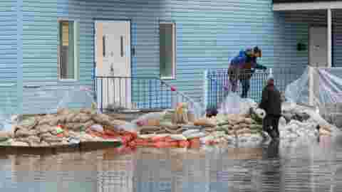L'Est du Canada craint des inondations record, l'armée en renfort