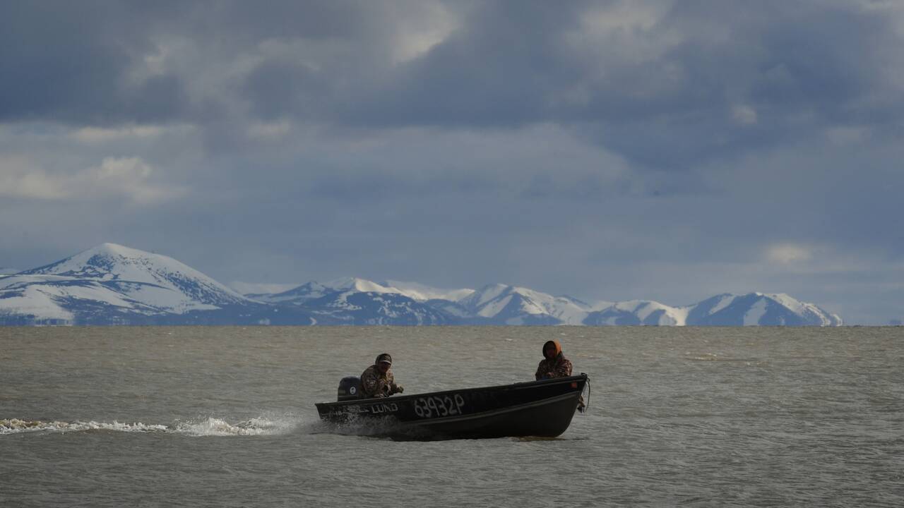 Chasse, pêche et changement climatique: le quotidien des autochtones en Alaska