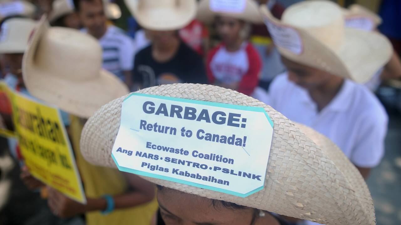 Le Canada mandate une entreprise pour rapatrier ses déchets des Philippines