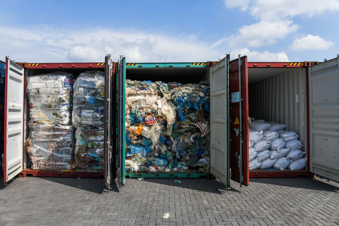 La Malaisie va retourner à l&#39;envoyeur des centaines de tonnes de déchets  plastique - Geo.fr