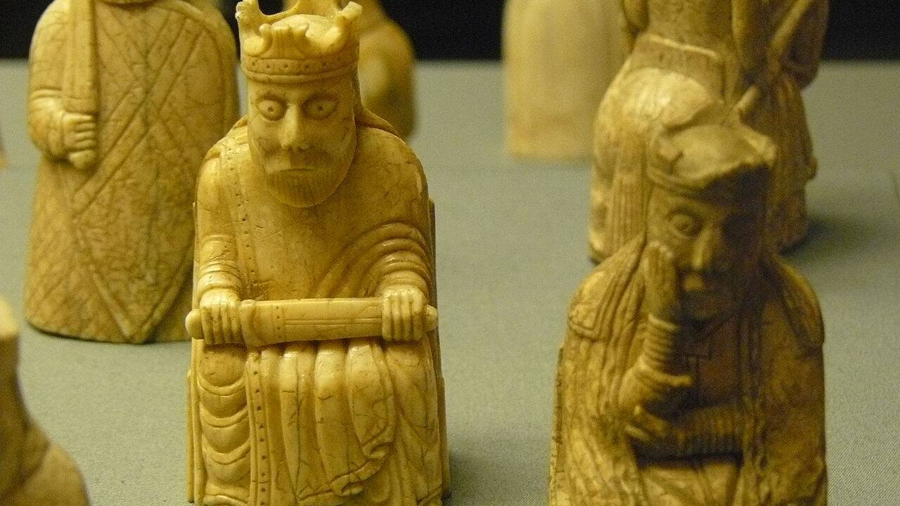 Une pièce disparue d'un célèbre jeu d'échecs refait surface 200 ans après au Royaume-Uni