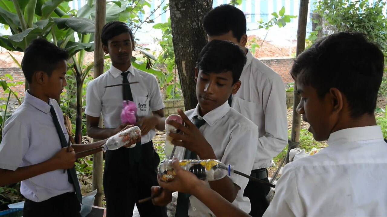 Inde : dans cette école, l'éducation se paie avec des déchets plastique