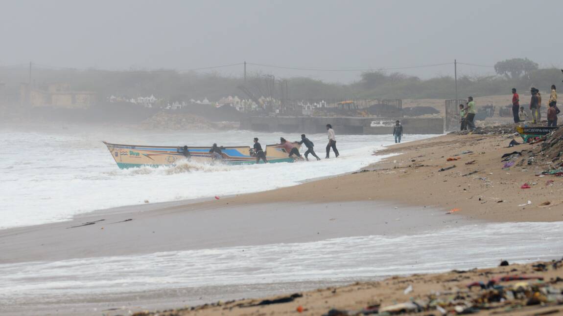 Le cyclone Vayu devrait seulement frôler les côtes indiennes