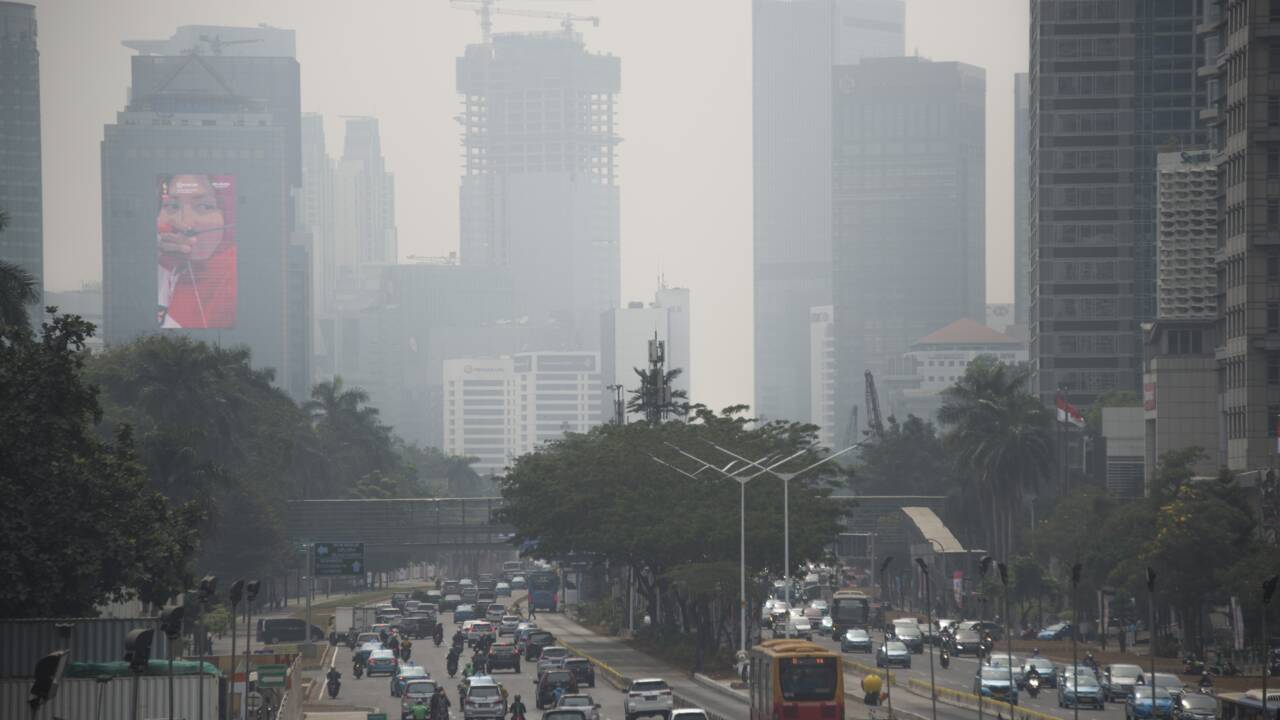 Excédés par la pollution, des habitants de Jakarta poursuivent le gouvernement