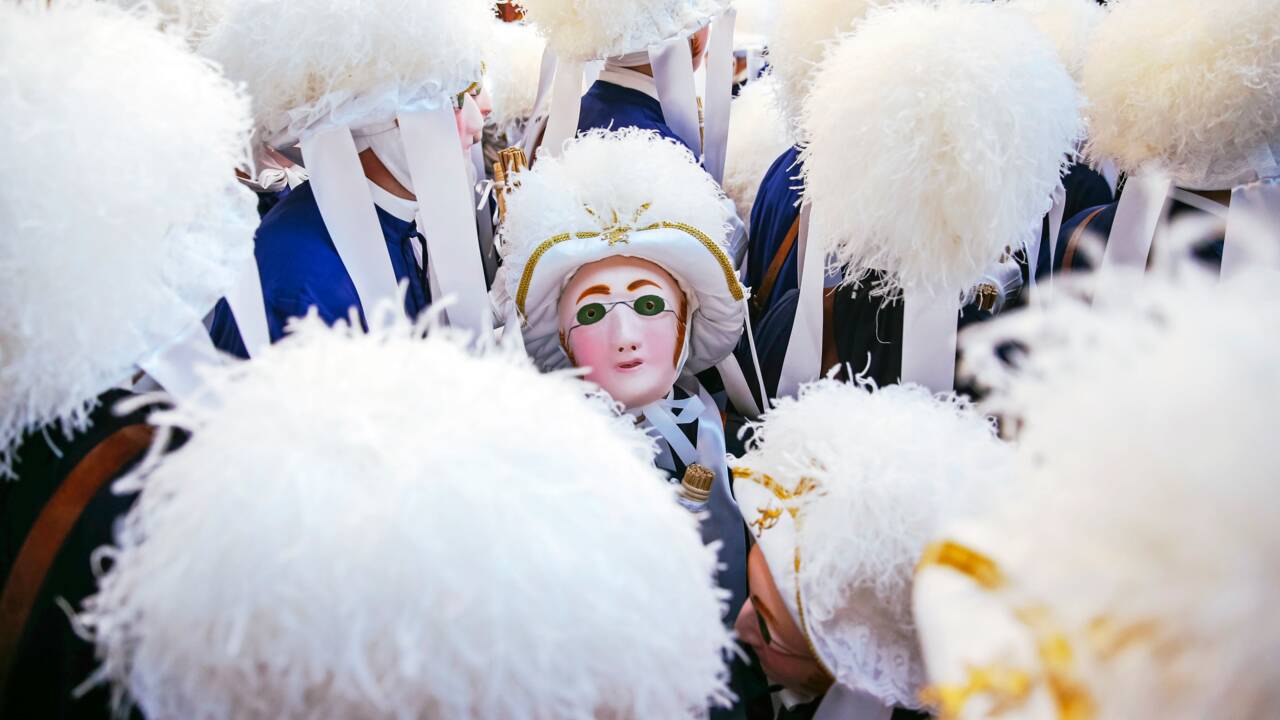 En Belgique, immersion dans le joyeux tourbillon du carnaval de Binche