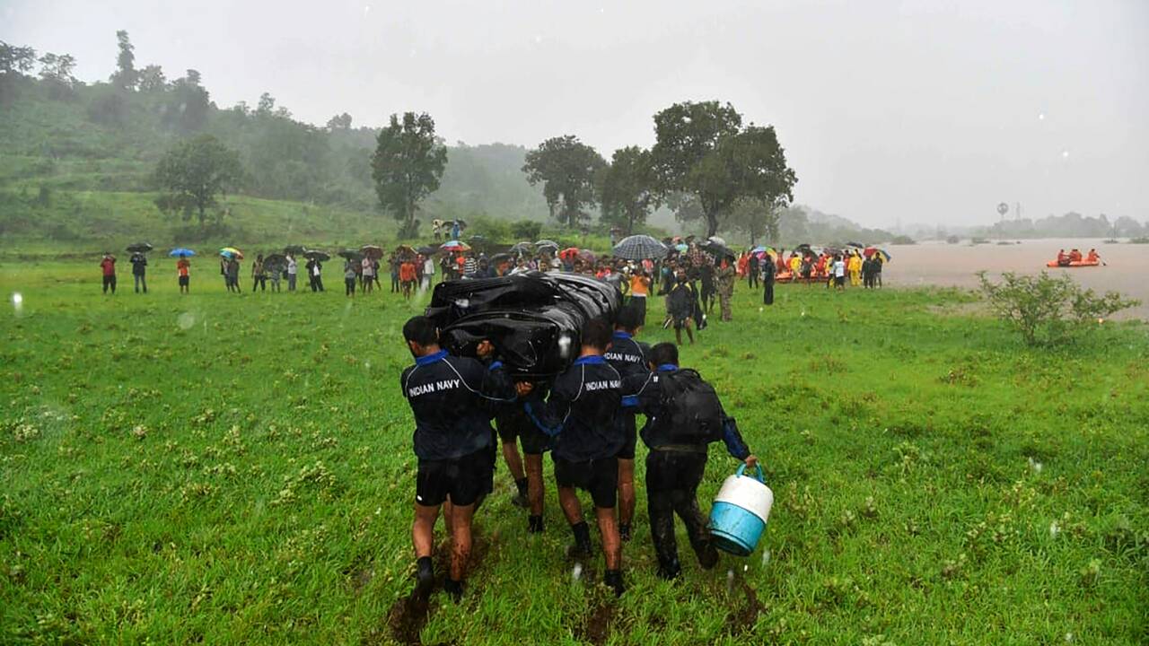 Inde: des hélicoptères au secours de centaines de passagers d'un train bloqué par la mousson