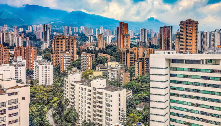 En Colombie La Ville De Medellin Cree Des Couloirs Verts Pour Rafraichir Ses Habitants Geo Fr