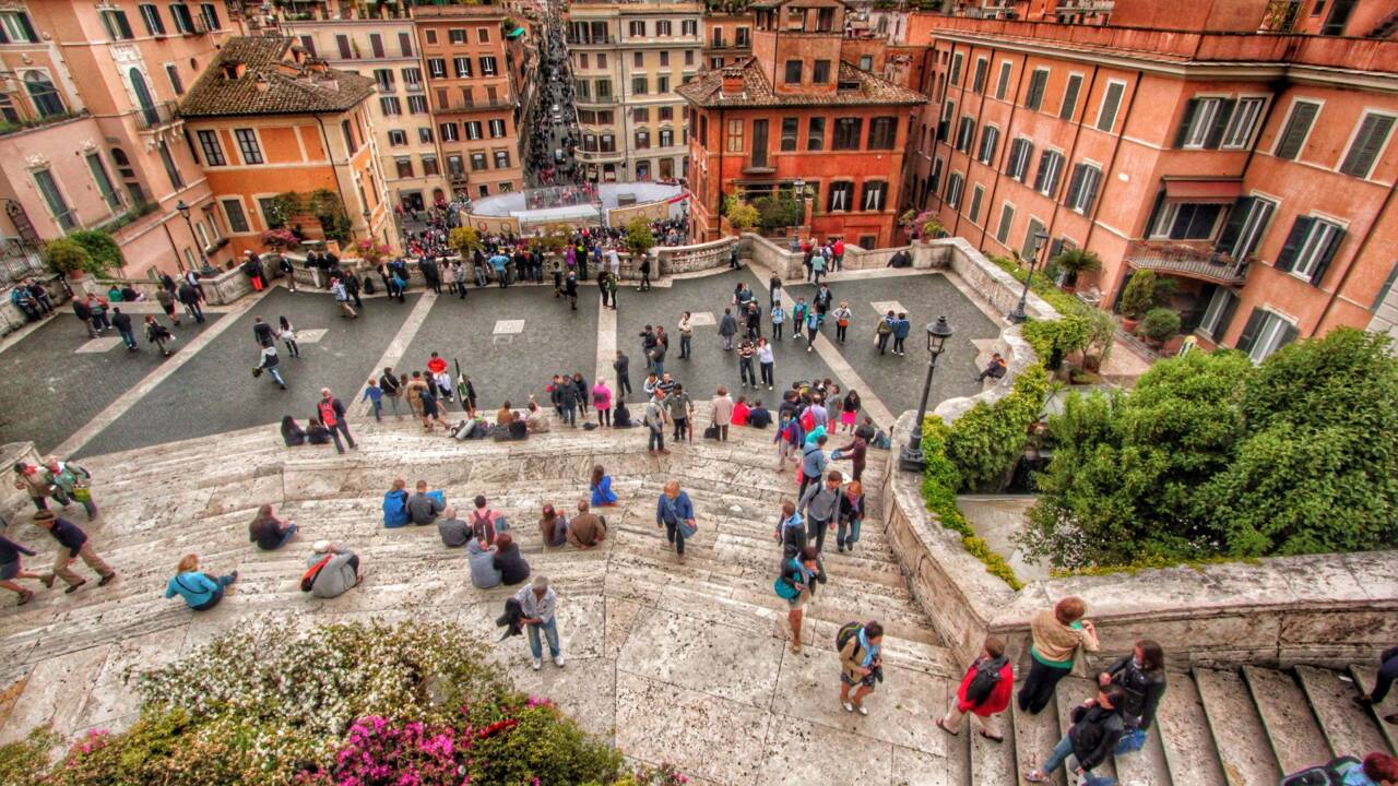 A Rome, les touristes ne pourront plus s'asseoir sur les escaliers et fontaines de la ville