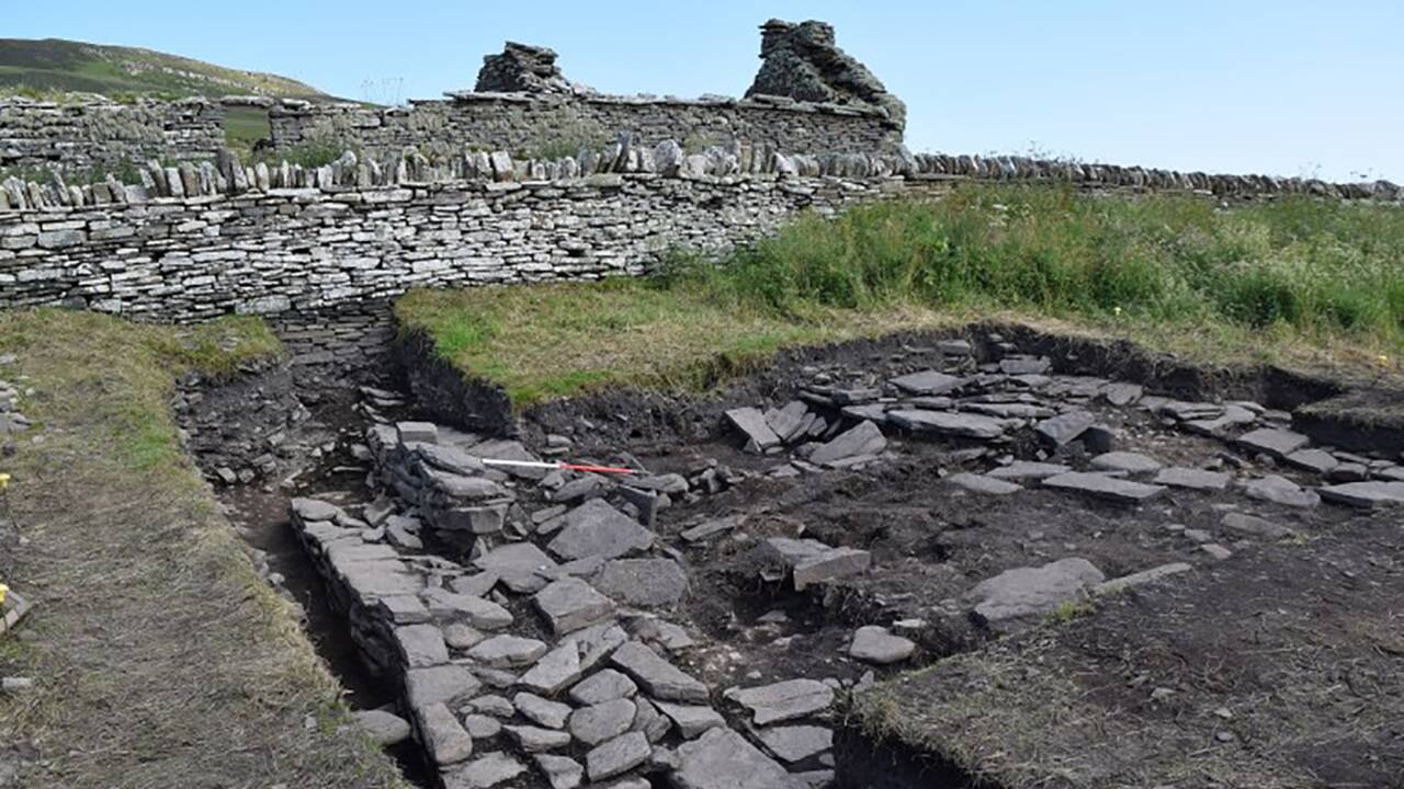 Des archéologues découvrent une "taverne" viking vieille de 1000 ans en Écosse
