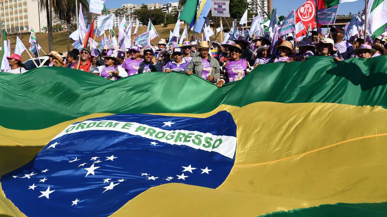 A Brasilia, 100.000 femmes du monde rural manifestent contre Bolsonaro