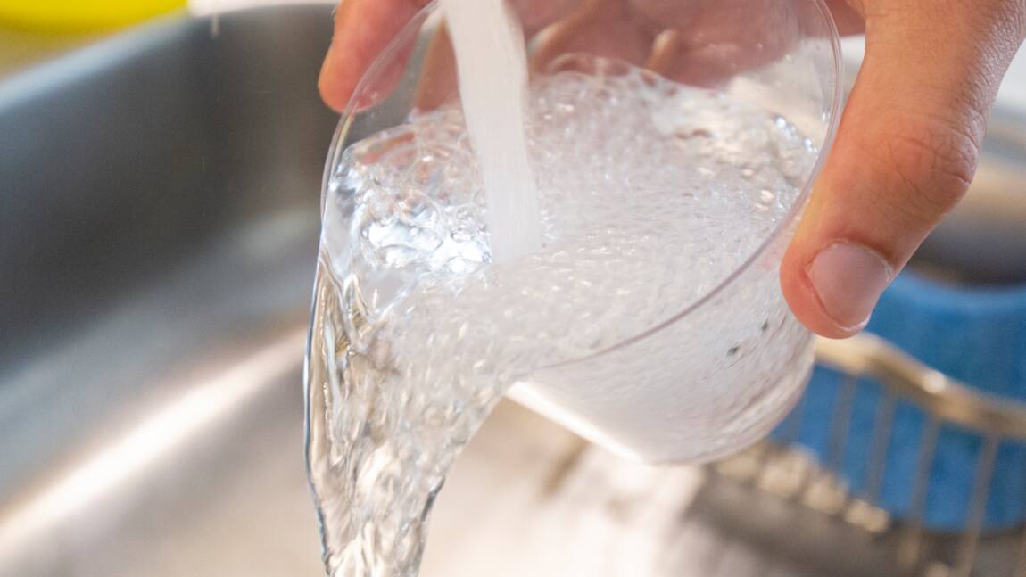 Microplastiques dans l'eau potable: risques  encore faibles pour la santé selon l'OMS