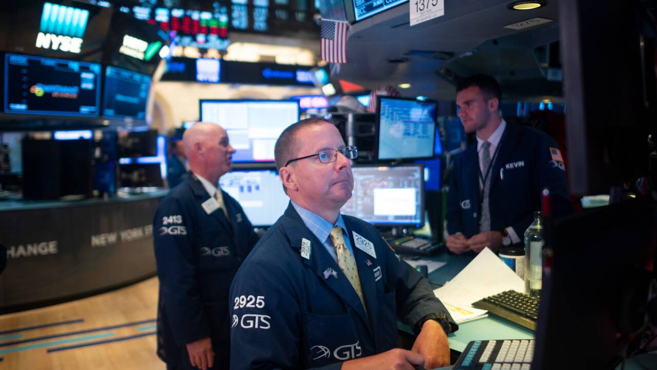 Wall Street en ordre dispersé, les signes de récession se multiplient