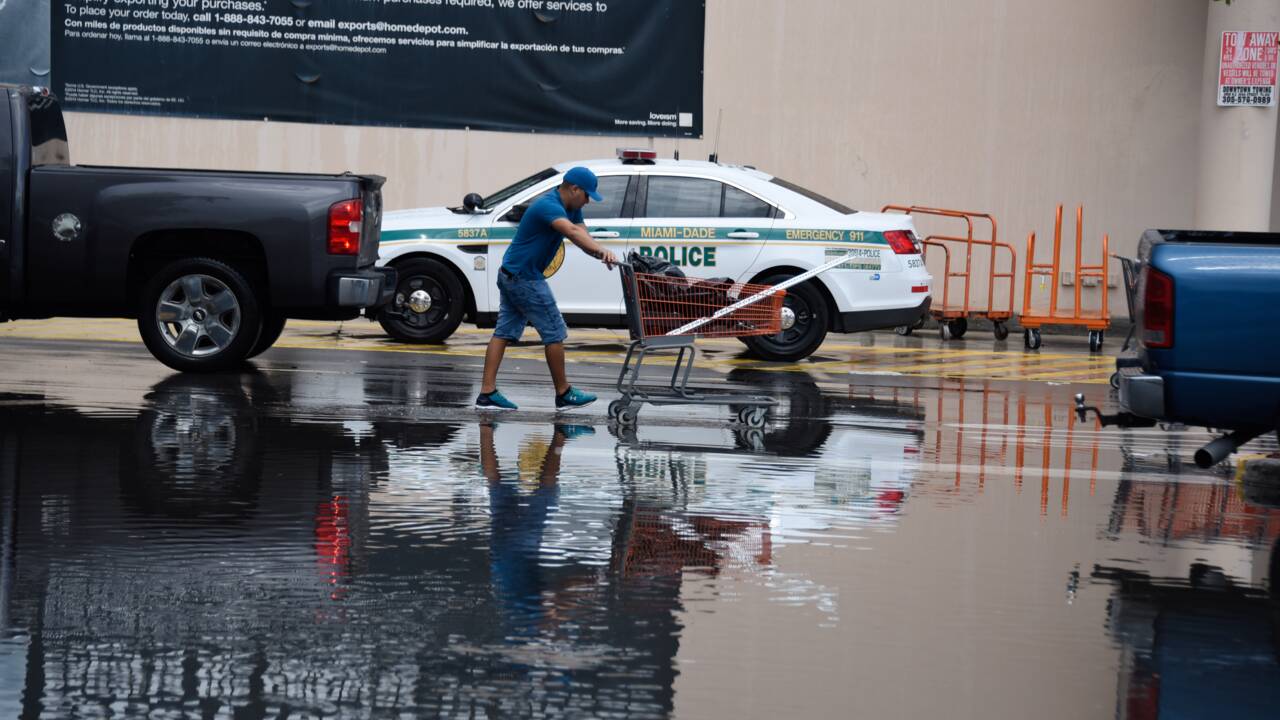 Les Bahamas se préparent à l'arrivée de l'ouragan Dorian, renforcé en catégorie 4