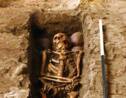 En Ecosse, des archéologues éclairent le mystère de la "tombe aux six crânes"