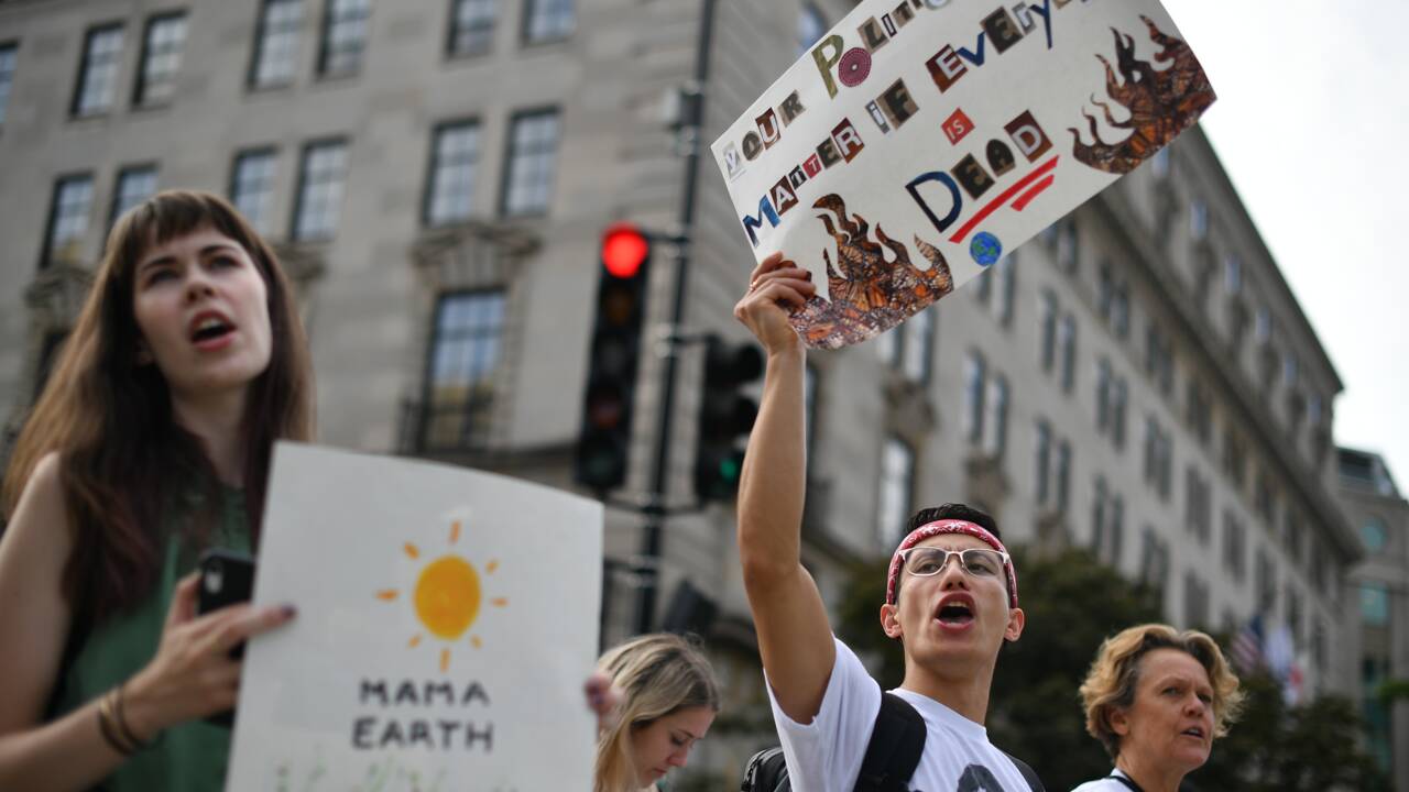 Climat: des écologistes "bloquent" Washington pour la planète
