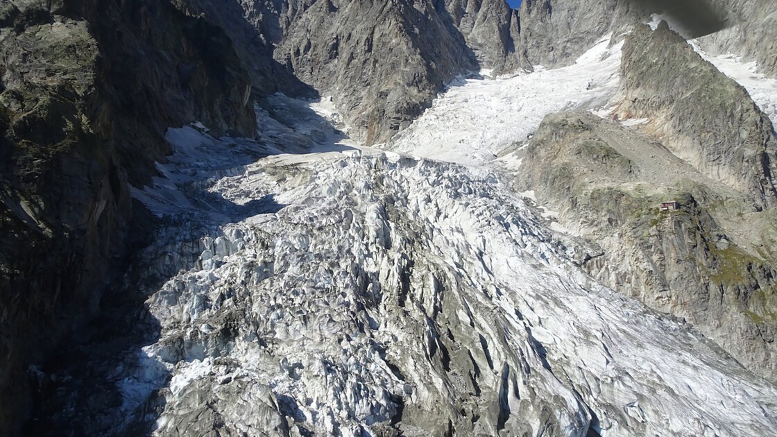 Un Glacier Du Versant Italien Du Mont Blanc Menace De S