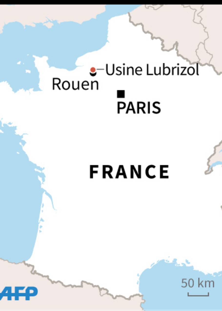Incendie dans une usine Seveso à Rouen: les habitants de 12 communes invités à rester chez eux