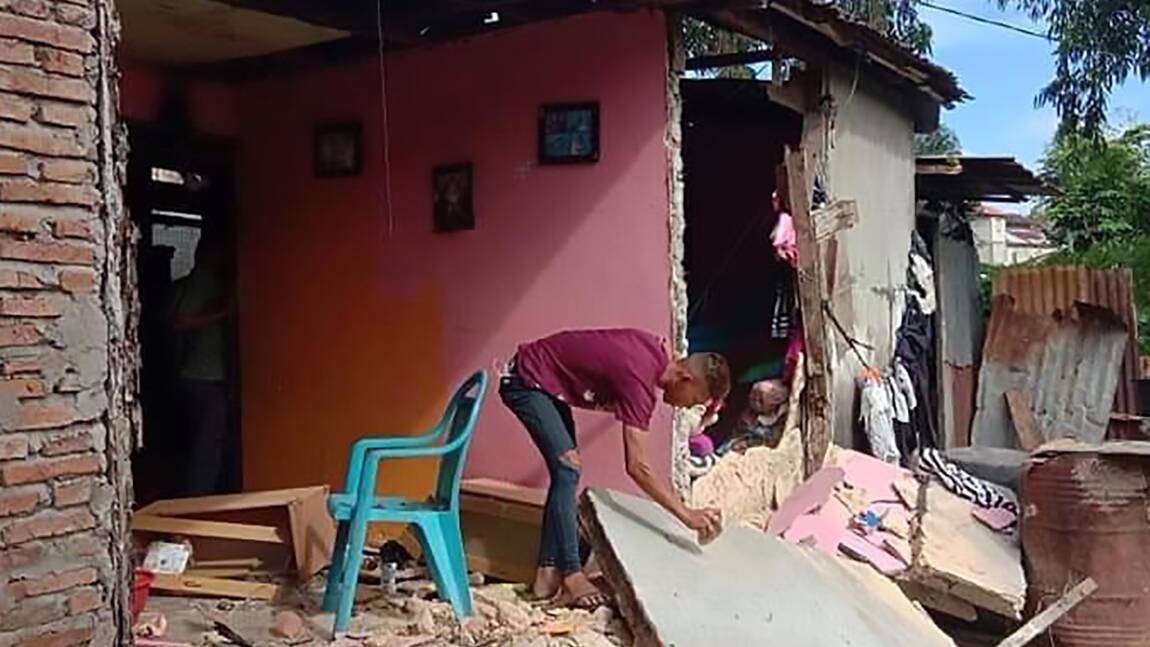 Au moins un mort après un puissant séisme dans l'est de l'Indonésie