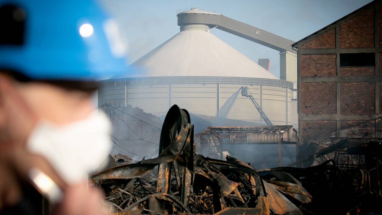 Ce que l'on sait une semaine après l'incendie de l'usine Lubrizol de Rouen