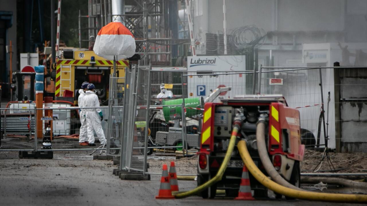 L'enquête sur l'incendie de l'usine Lubrizol de Rouen confiée à des juges d'instruction
