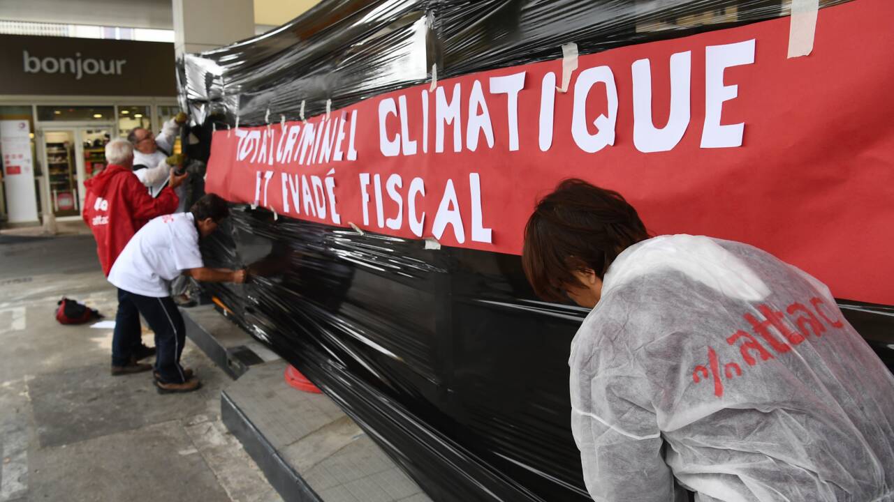 Des militants d'Attac mobilisés en France contre "l'impunité" des multinationales