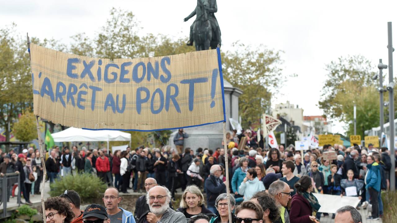 "Balance ton port!": 1.400 personnes à la Roche-sur-Yon pour défendre le littoral vendéen