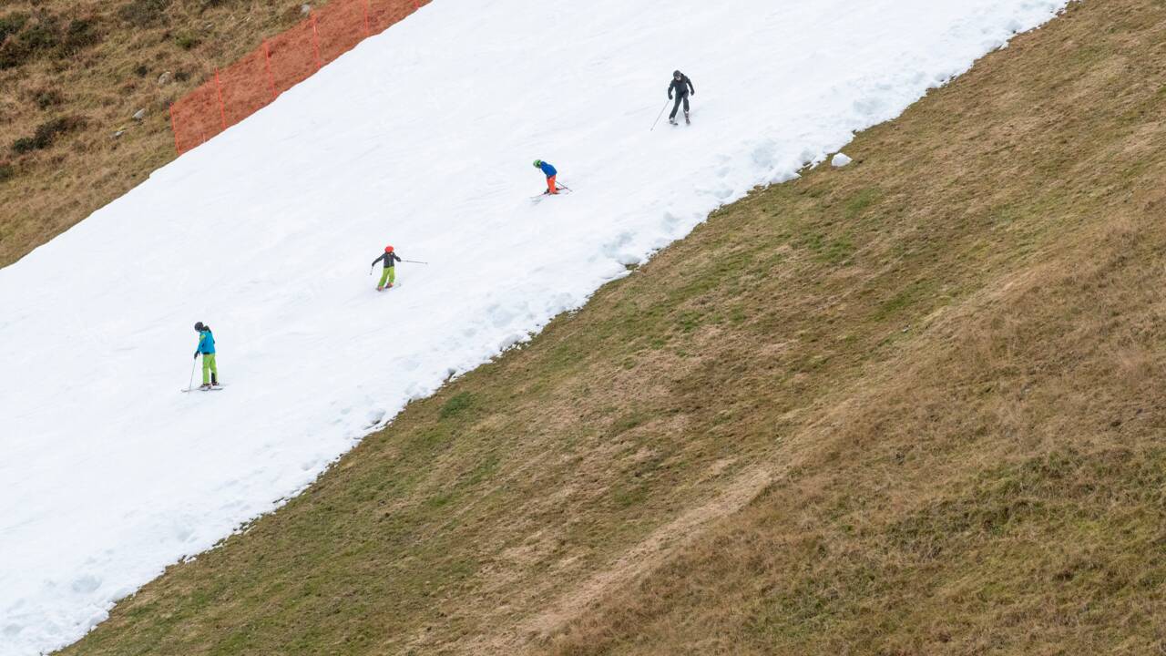 Le ski d'automne contre le climat ? Vif débat en Autriche