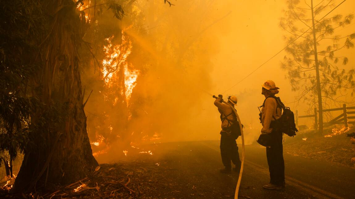 Californie: menacées par les flammes, 180.000 personnes sommées d'évacuer