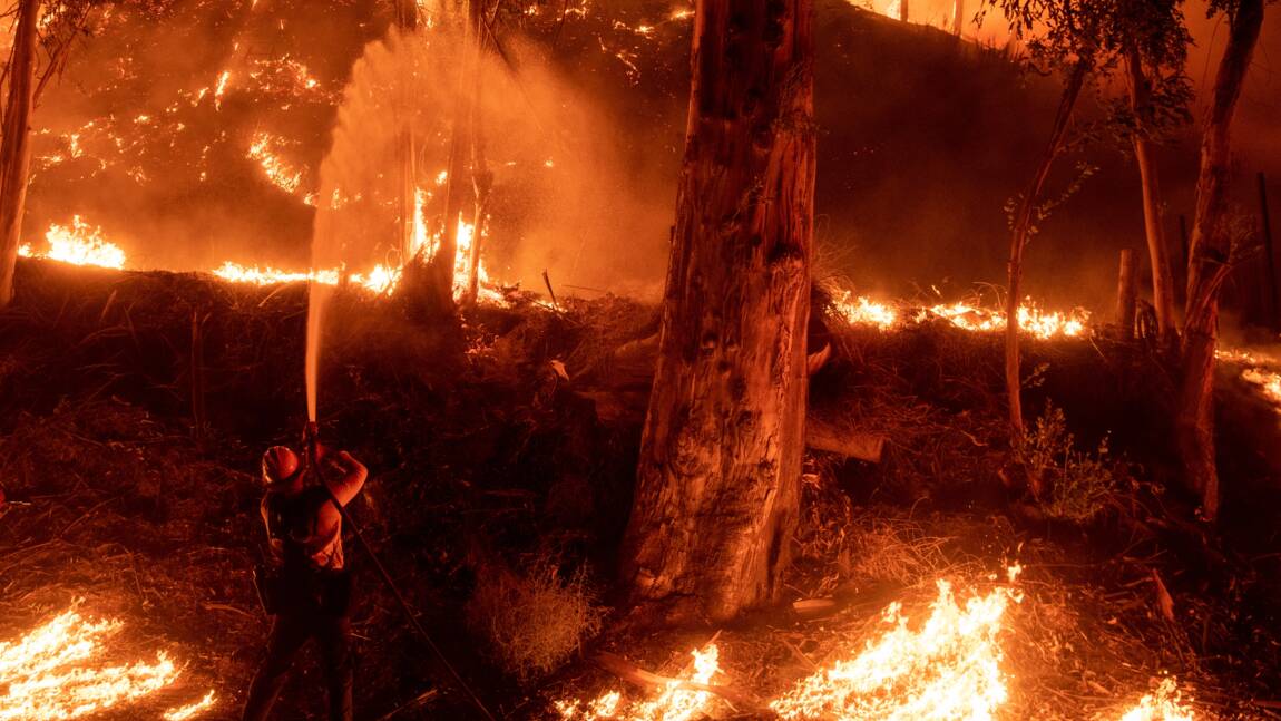 Californie: nouveau départ de feu dans le sud, météo plus favorable