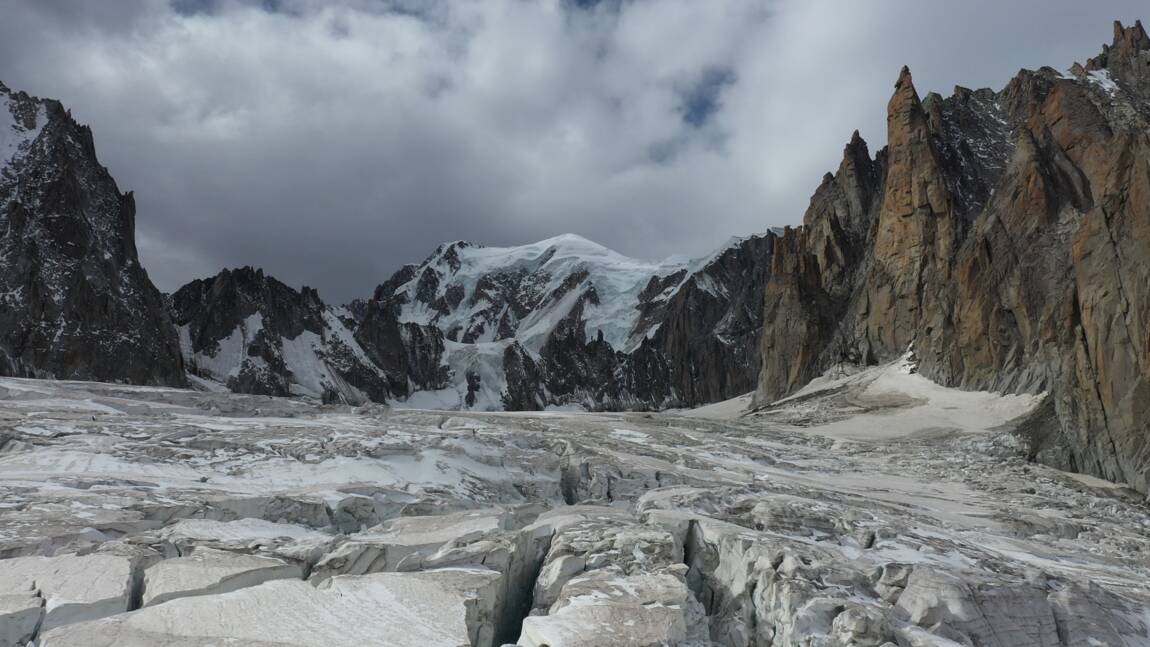 1919-2019: l'"indéniable" débâcle des glaciers du Mont-Blanc vu du ciel  