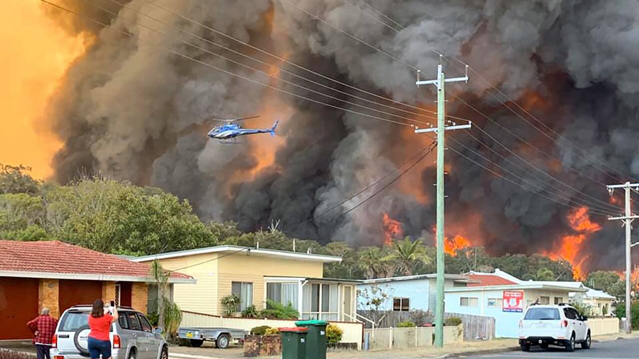 L'Est de l'Australie toujours en feu, 3 morts, 150 maisons brûlées