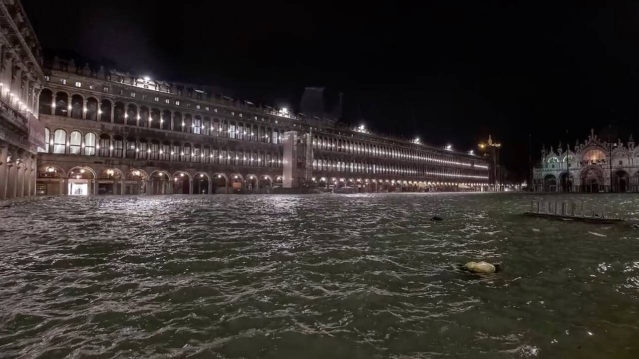 Venise inondée après de fortes pluies et une marée haute historique