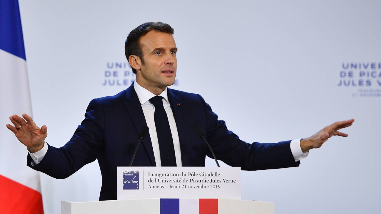 Ecologie: "ne me dites pas qu'on est foutus en 2050", lance Macron aux étudiants